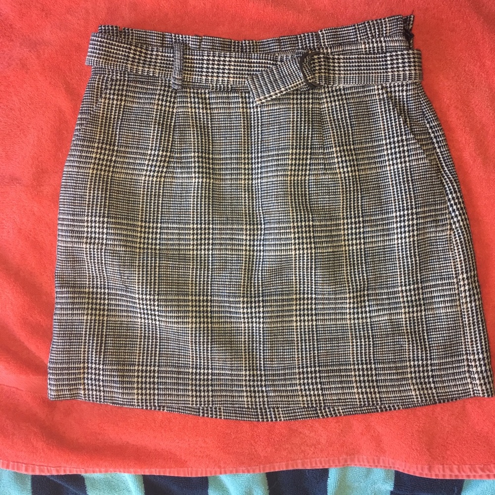 I’m selling a Forever 21 Skirt!!